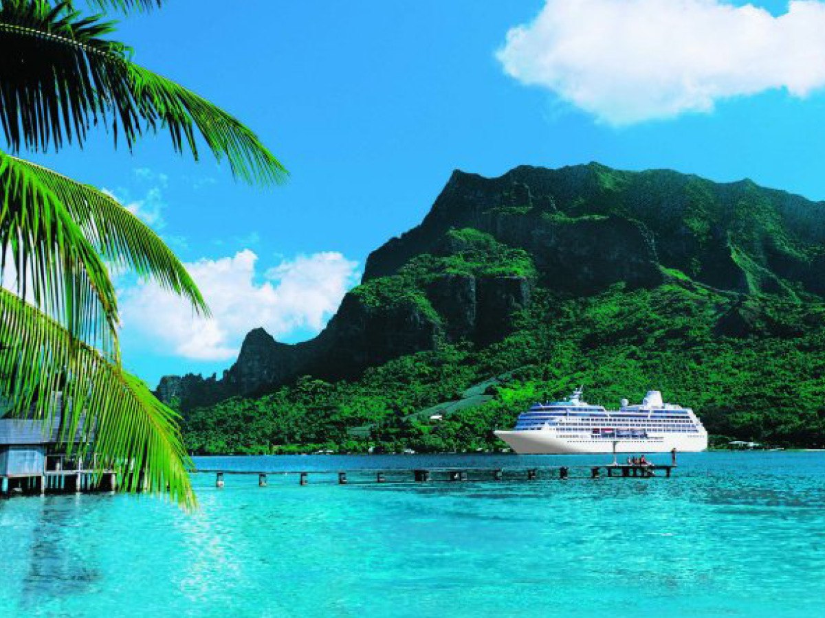 cruise ship in Bora Bora